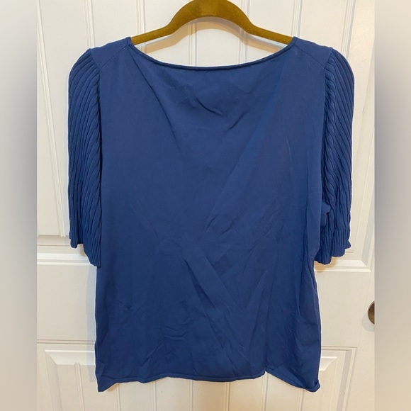 Carlisle Collection Blue short sleeve blouse with accordion sleeves - Picture 6 of 6